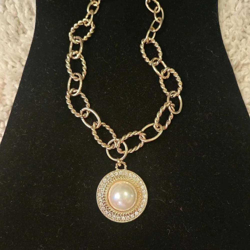 NWOT Gold Chain Pearl + Rhinestone Pendant Necklace